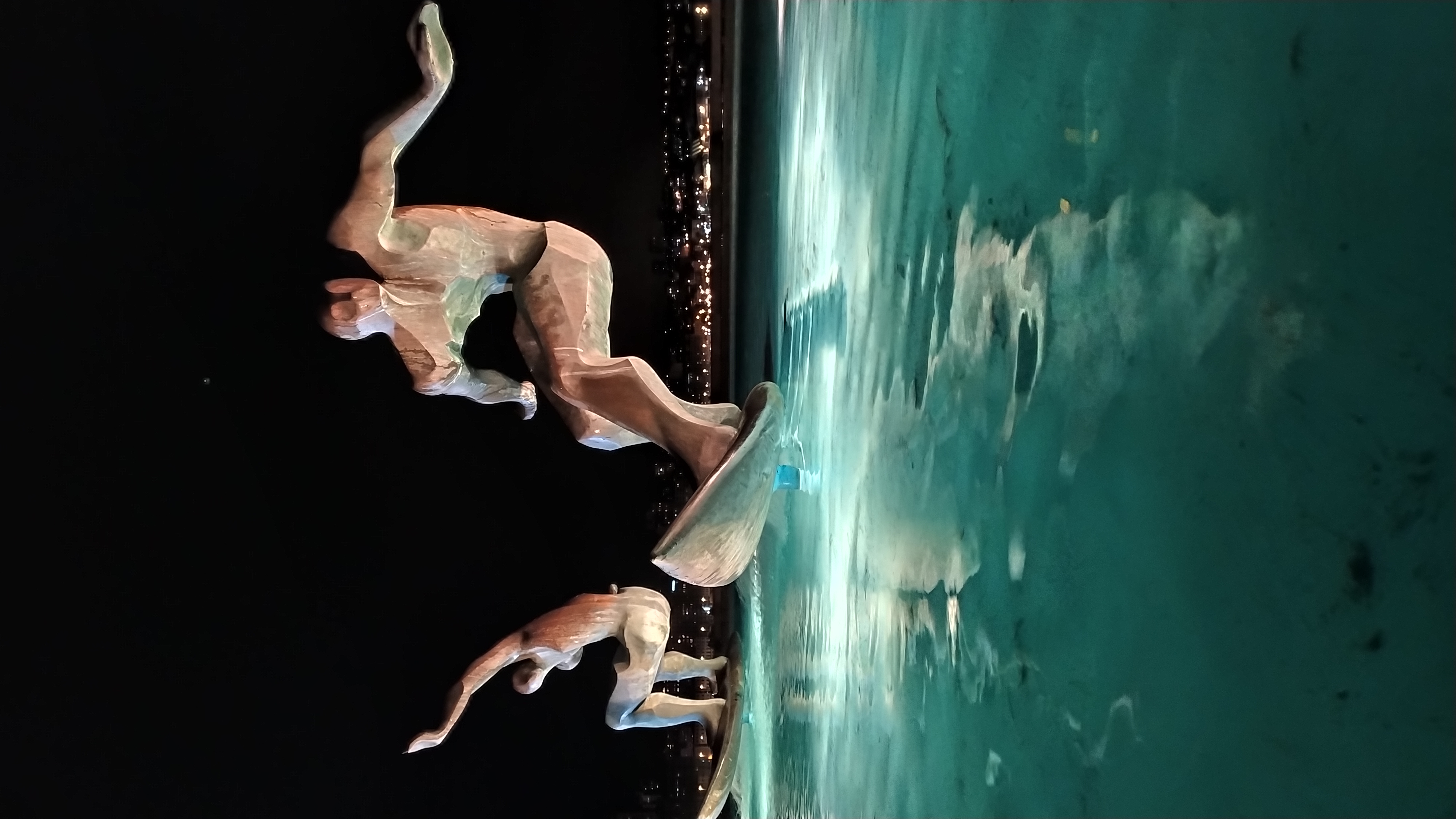 Fuente de Los Surfistas en A Coruña